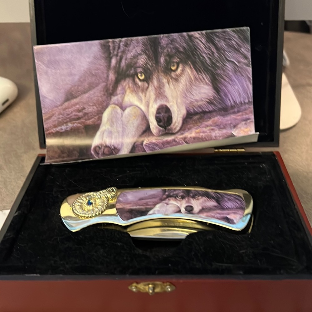 Beautiful wolf pocket collectible